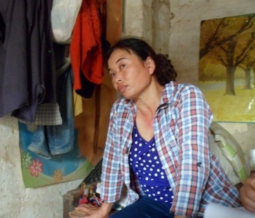 Bà Nguyễn Thị Chiến (vợ ông Chấn) vẫn còn mệt mỏi sau khi từ bệnh viện trở về. Ảnh Infonet
